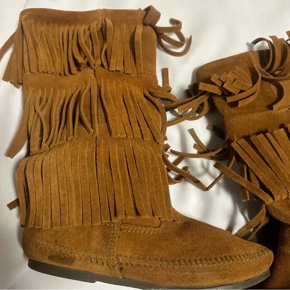 Minnetonka Brown Fringe Moccasin Boots - Picture 12 of 16